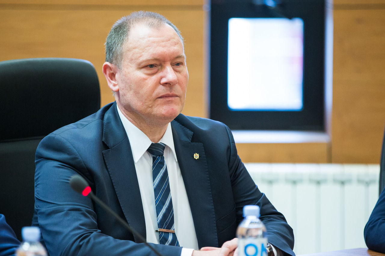 Врио премьер-министра Аурелиу Чокой. 