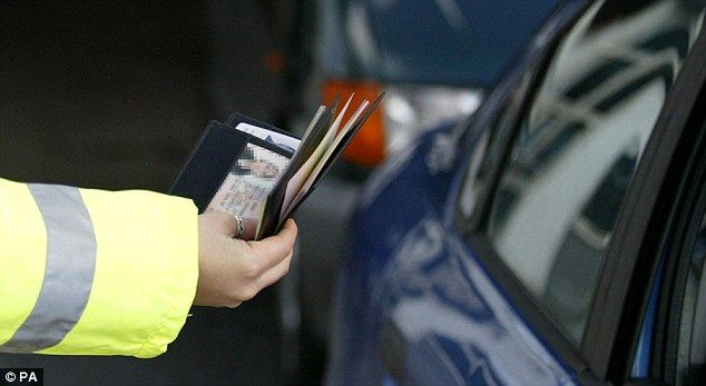 Теоретический экзамен сдают примерно 75% кандидатов на получение водительских прав.