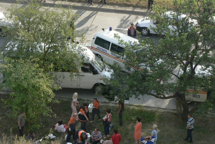 В этих авариях погибли два человека и еще 107 получили травмы различной степени тяжести.