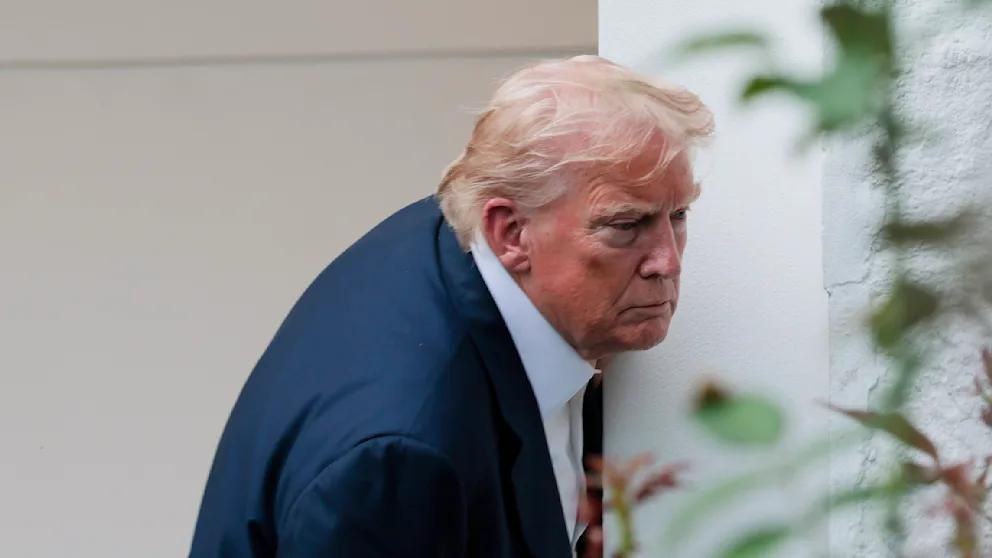 Трамп уволил рабочих из-за трещины в камне у Белого дома.