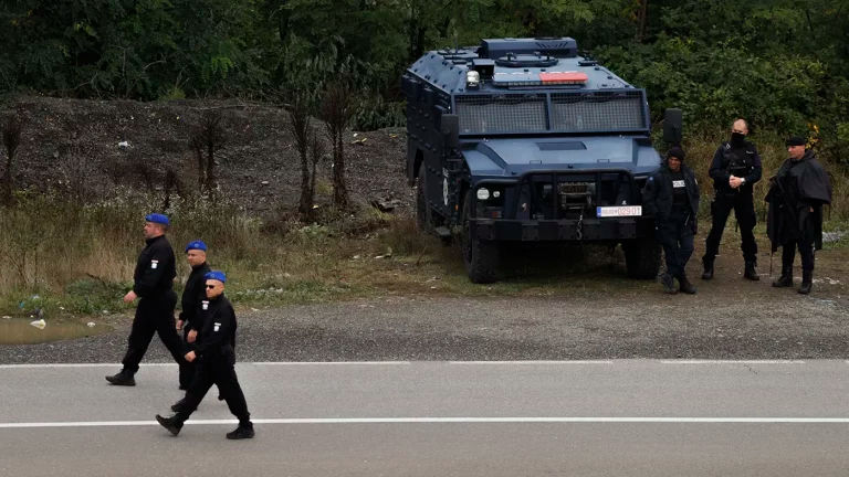 Сербия пригрозила направить в Косово тыcячу силовиков.