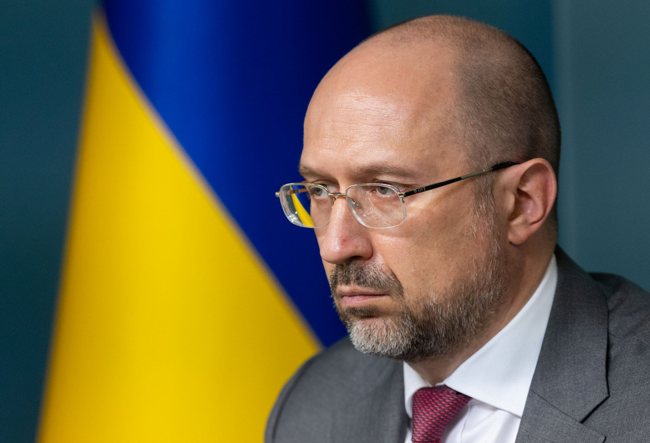 Премьер Украины: Страна переходит на экономику военного времени.