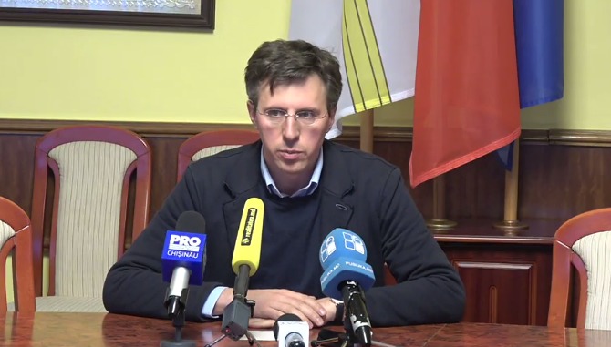 Градоначальник столицы Дорин Киртоакэ.