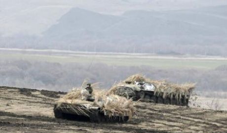 Rusia îşi reduce bugetul apărării pentru a combate criza economică. Foto: EPA