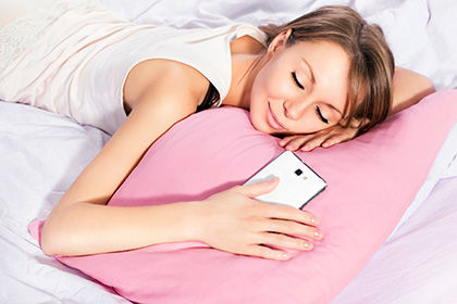 Появляется все больше доказательств, что электромагнитное излучение от гаджетов увеличивает риск рака и бесплодия.