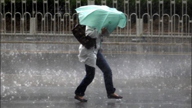 Meteorologii anunță ploi cu descărcări electrice: Cum va fi vremea în weekend. Foto: Romania TV