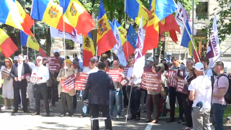 "Платформа DA" провела акцию протеста против "распродажи Молдовы за бесценок".