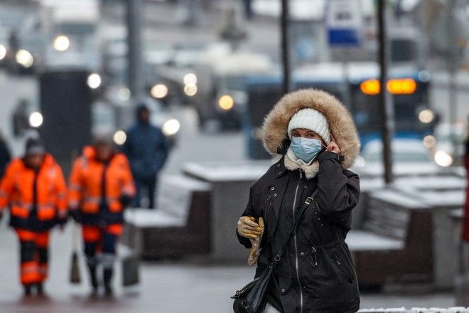 Вирусолог рассказал о людях, которые не могут заразиться COVID-19.