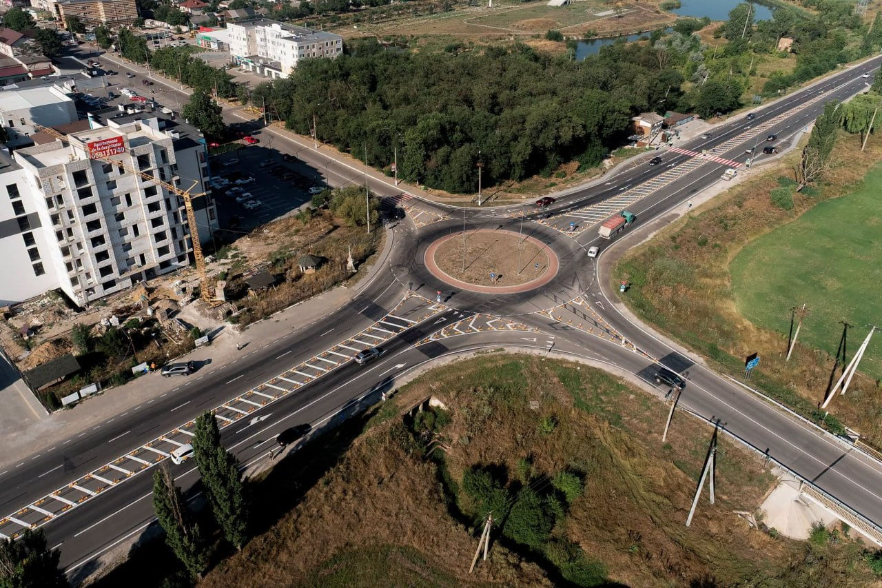 В Новых Аненах открыли круговую развязку за 2,78 миллиона леев.