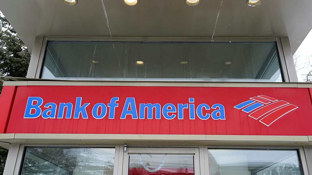 В Париже пытались взорвать американский банк: преступника завербовали через соцсети.