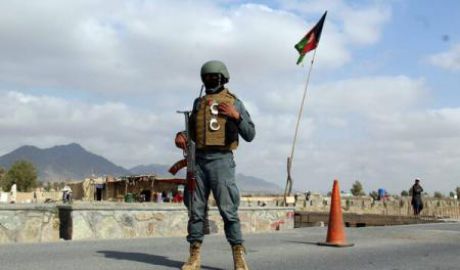 Peste 30 de poliţişti şi militari ucişi în mai multe atacuri în Afganistan. 