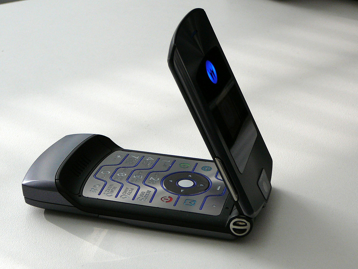 Celebrul telefon Motorola RAZR va fi relansat, dar cu un alt nume.