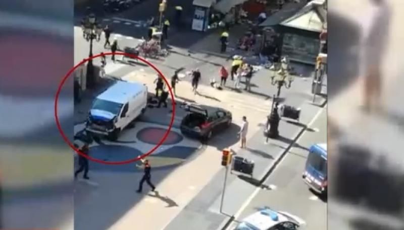 Autorul atacului din Barcelona este încă în libertate. Foto: Digi24