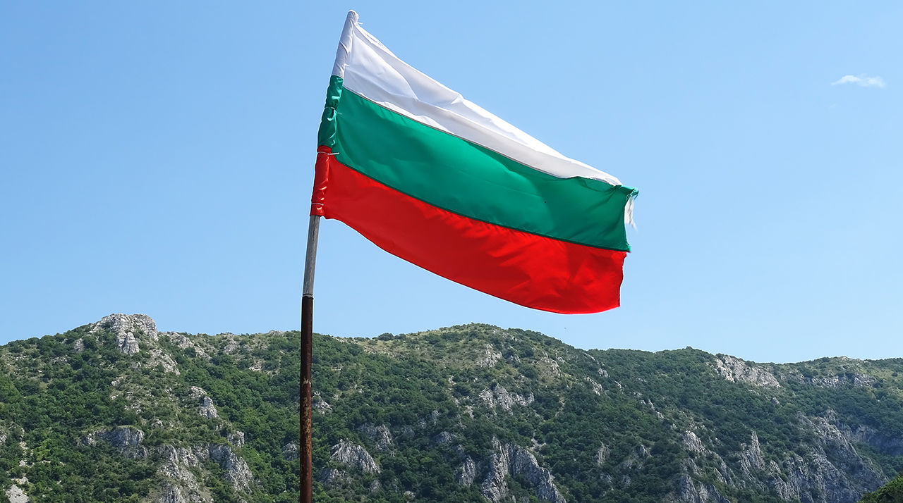 В Болгарии введут всеобщий карантин из-за резкого роста случаев COVID-19.