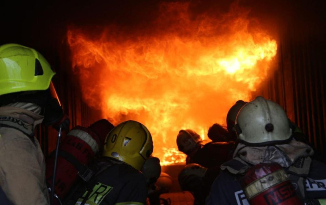 O persoană a murit și alta a suferit arsuri în urma incendiilor din ultimele 24 de ore.