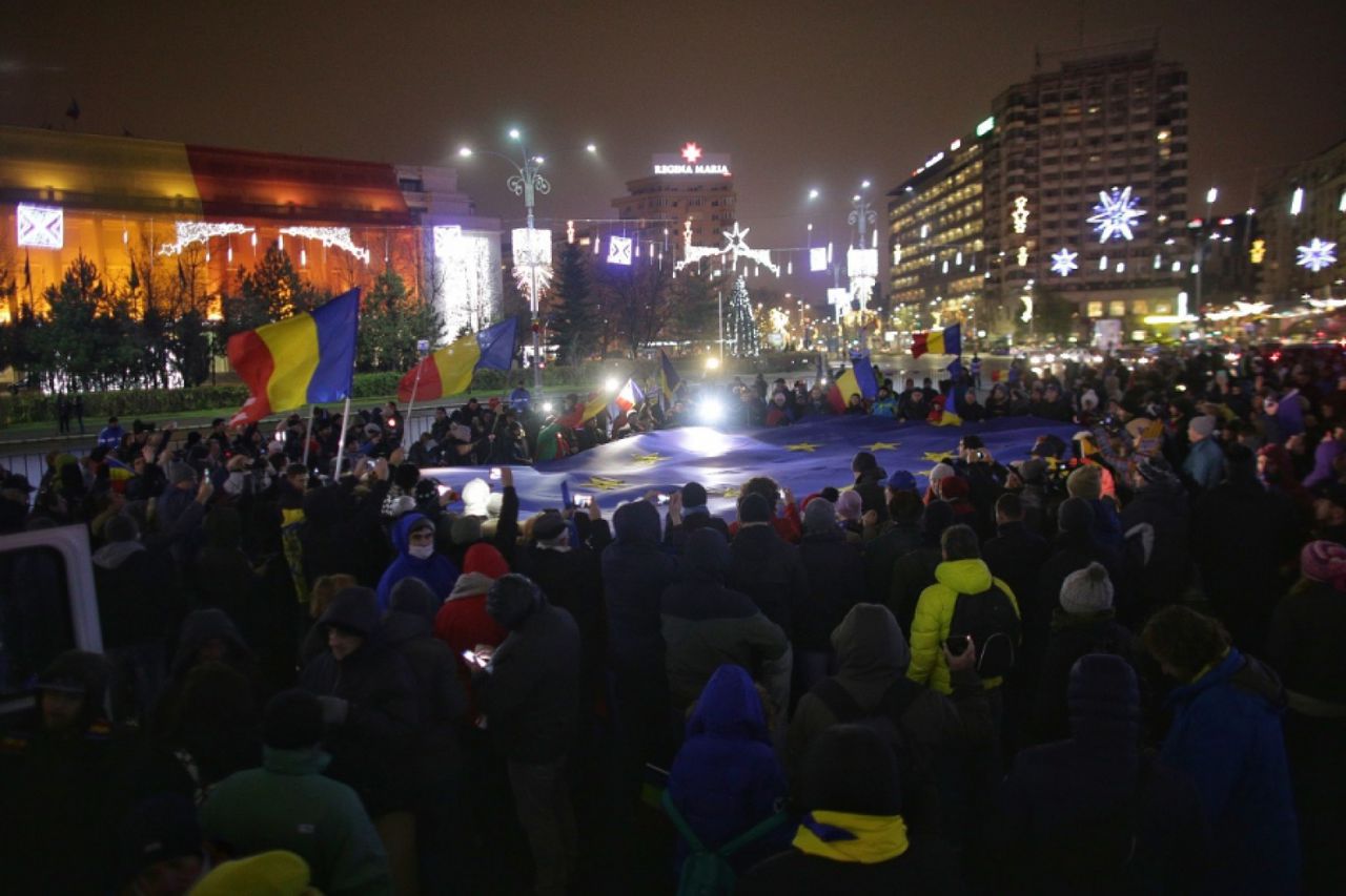 Piața Victoriei: Steagul UE în locul Târgului de colinde