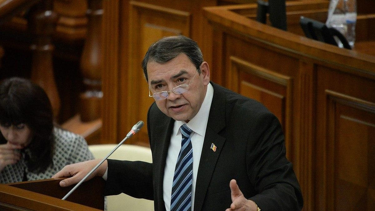 Golovatiuc: Scăderea investițiilor se datorează lipsei de competențe a Guvernului.