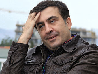 Около 20 членов общественной организации "Защити Грузию" сорвали ужин президенту Михаилу Саакашвили в ресторане "Диарони" в городе Зугдиди.