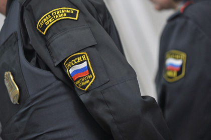Алиментщика доставили в отдел судебных приставов, чтобы решить вопрос взыскания долга.