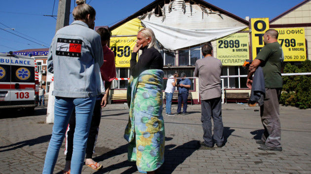 Правоохранители изъяли документацию из офиса сгоревшего отеля в Одессе.