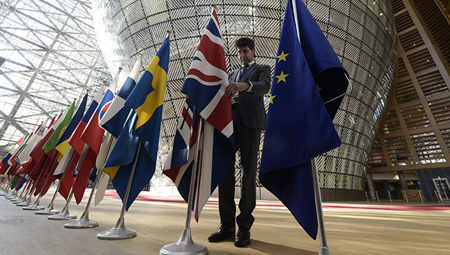 Договор по Brexit нужно полностью согласовать к октябрю, заявили в ЕС.