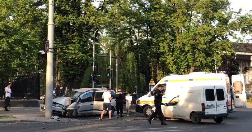 Появились подробности вчерашнего ДТП в центре Кишинева.