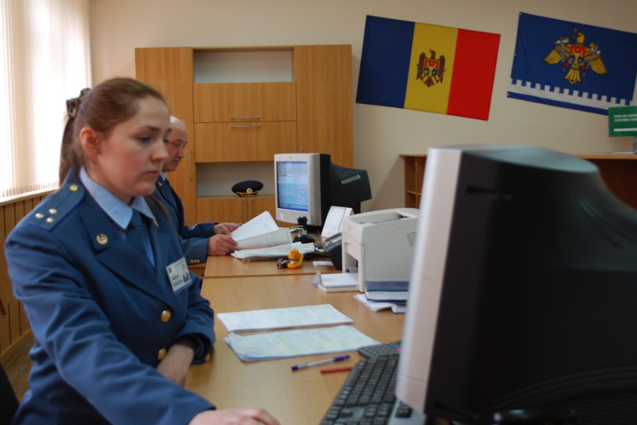 Таможенная служба намерена принять меры по усилению контроля.