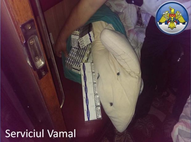 Peste 18 mii de țigarete de contrabandă au fost depistate de inspectorii vamali. Foto: realitatea.md