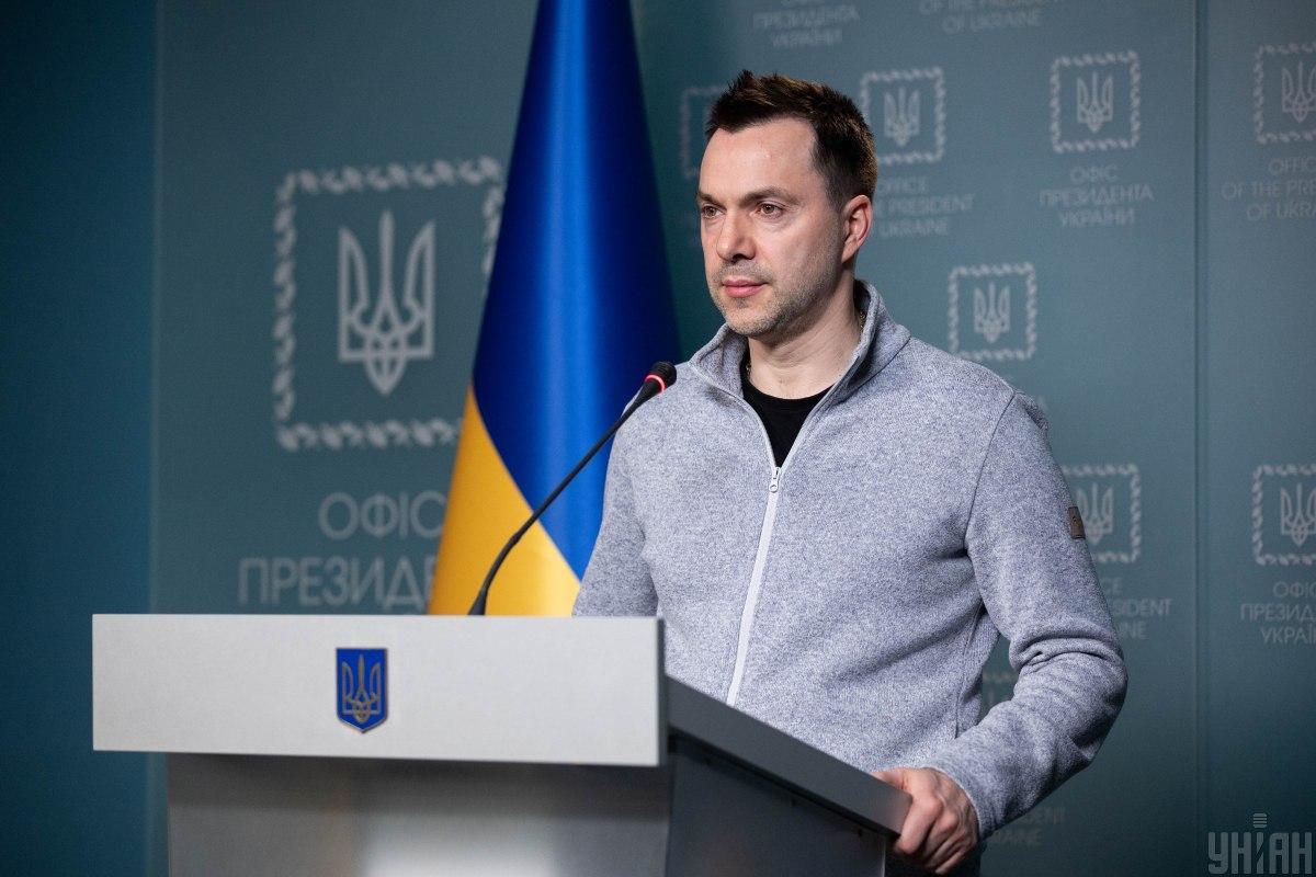 Арестович прокомментировал попытки РФ "выйти" на переговоры с Украиной.