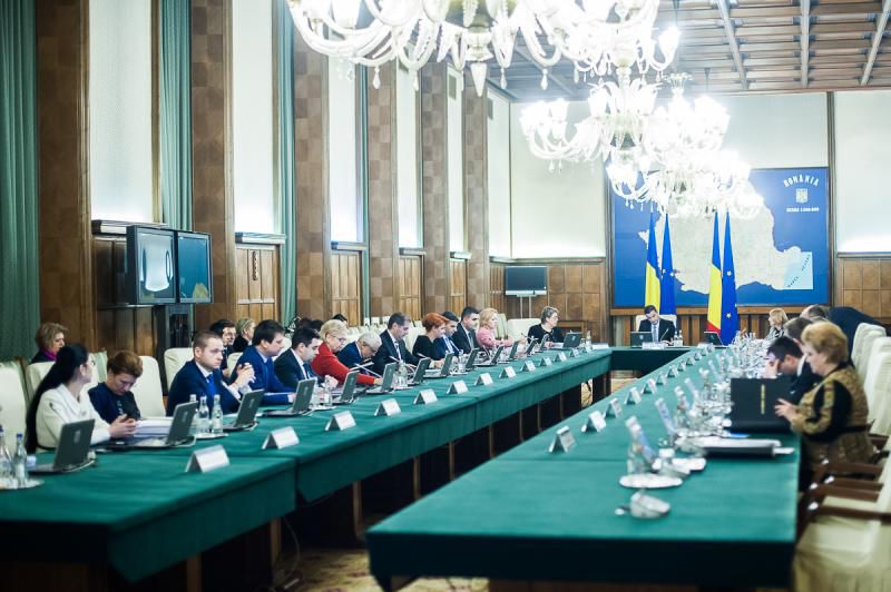 Петреску уточнила, что до назначения нового правительства, министры отправленного в отставку кабмина будут исполнять свои обязанности.