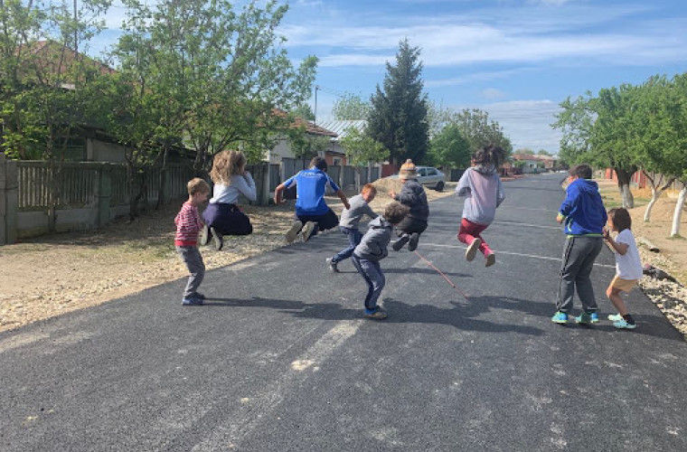 Полиция запустила новую кампанию: "Дорога не место для игр".