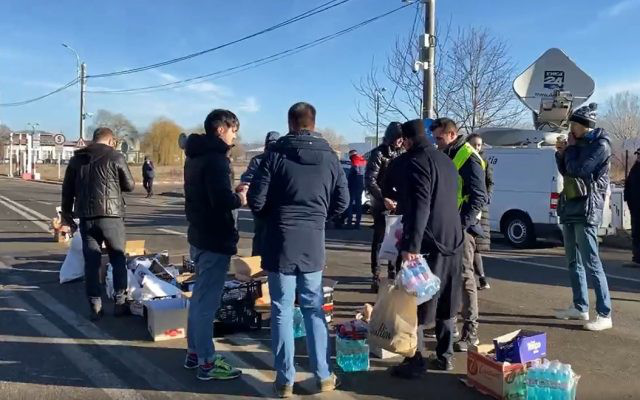 В Румынии беженцев из Украины размещают в пансионатах и церквях.