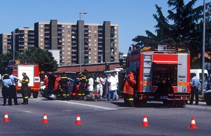 Un bărbat a ucis joi trei persoane, după care s-a sinucis la Saint-Louis, în statul american Missouri, a anunţat poliţia.