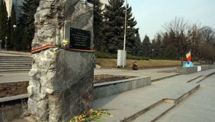 De această dată, ședința de judecată s-a amânat din motiv că juristul Priimăriei nu făcuse cunoştinţă cu dosarul.
