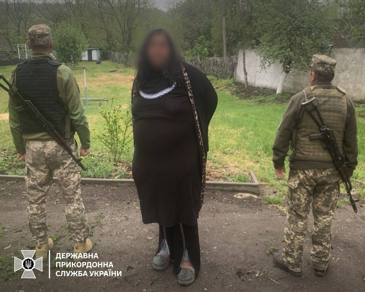 Украинец пытался попасть в Молдову, переодевшись женщиной, но забыл побриться.