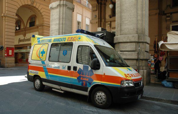 O româncă a fost găsită moartă într-un autocar din Italia
