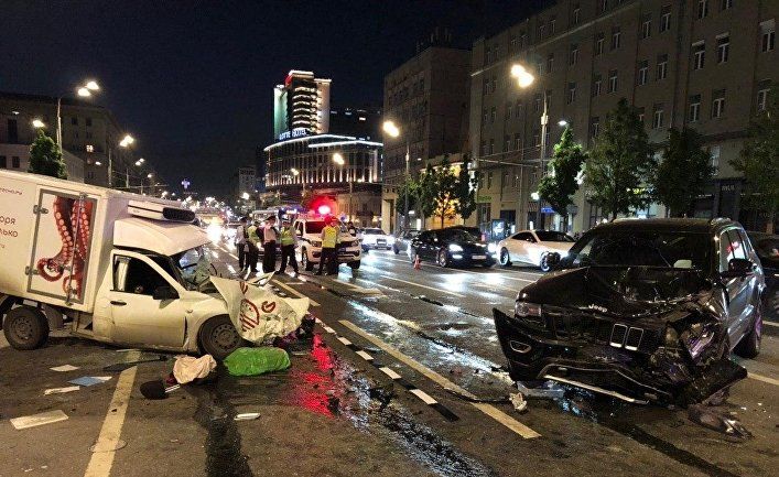 Адвокат Михаила Ефремова Эльман Пашаев заявил, что летального исхода в ДТП можно было не допустить. 