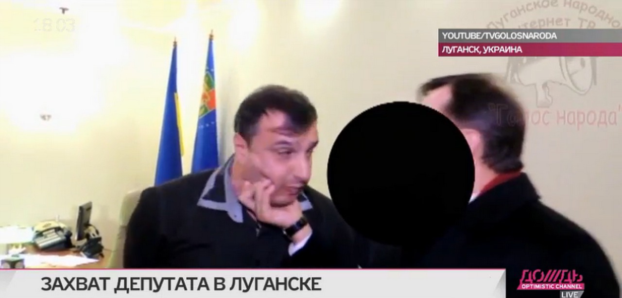 Клинчаев был одним, кто руководил накануне захватом Луганской ОГА, и требовал губернатора Луганской области Болотских подписать заявление об отставке.