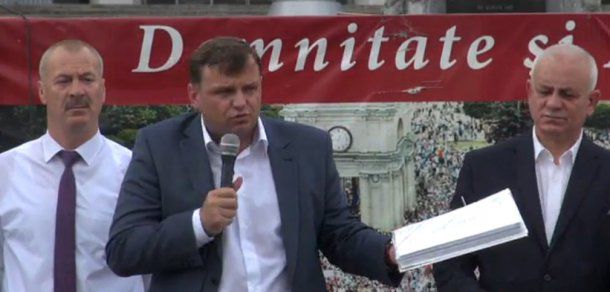 Andrei Năstase a ținut încă odată să insulte jurnaliștii, fiind sprijinit de colegii de la tribuna din PMAN.