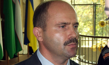Reprezentanţii partidelor din fosta alianţă de guvernare sunt "în aşteptarea fumului alb". 