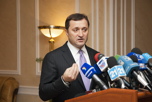 Într-o postare pe o rețea de socializare, Filat îl atenționează pe liderul PCRM, Vladimir Voronin, și pe susținătorii acestuia asupra consecințelor pe care le vor avea acțiunile lor.