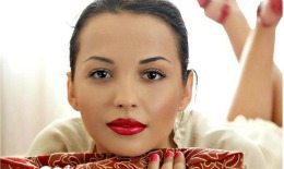 Iniţial, interpreta îşi propusese să cânte piesele în duet, cu Pasha Parfeny