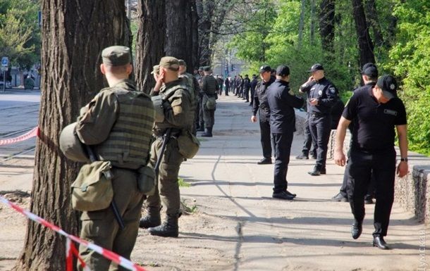 Обыски проводятся сотрудниками СБУ по двум, а по другим данным – по пяти адресам.