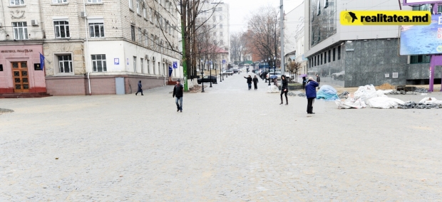 Lucrările au început la sfârşitul anului 2012. De atunci, termenul de dare în exploatare a străzii pietonale a fost modificat de nenumărate ori.
