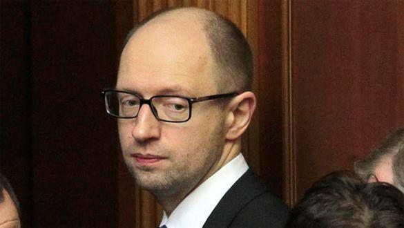 Суд обязал генпрокуратуру Украины возбудить дело против Яценюка.