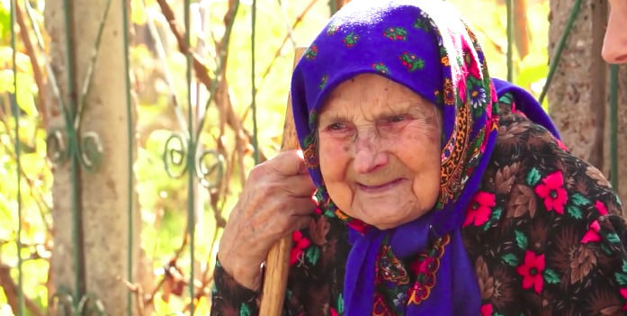 Женщина, отмечающая в день выборов 100-летие, получает пенсию 205 леев.