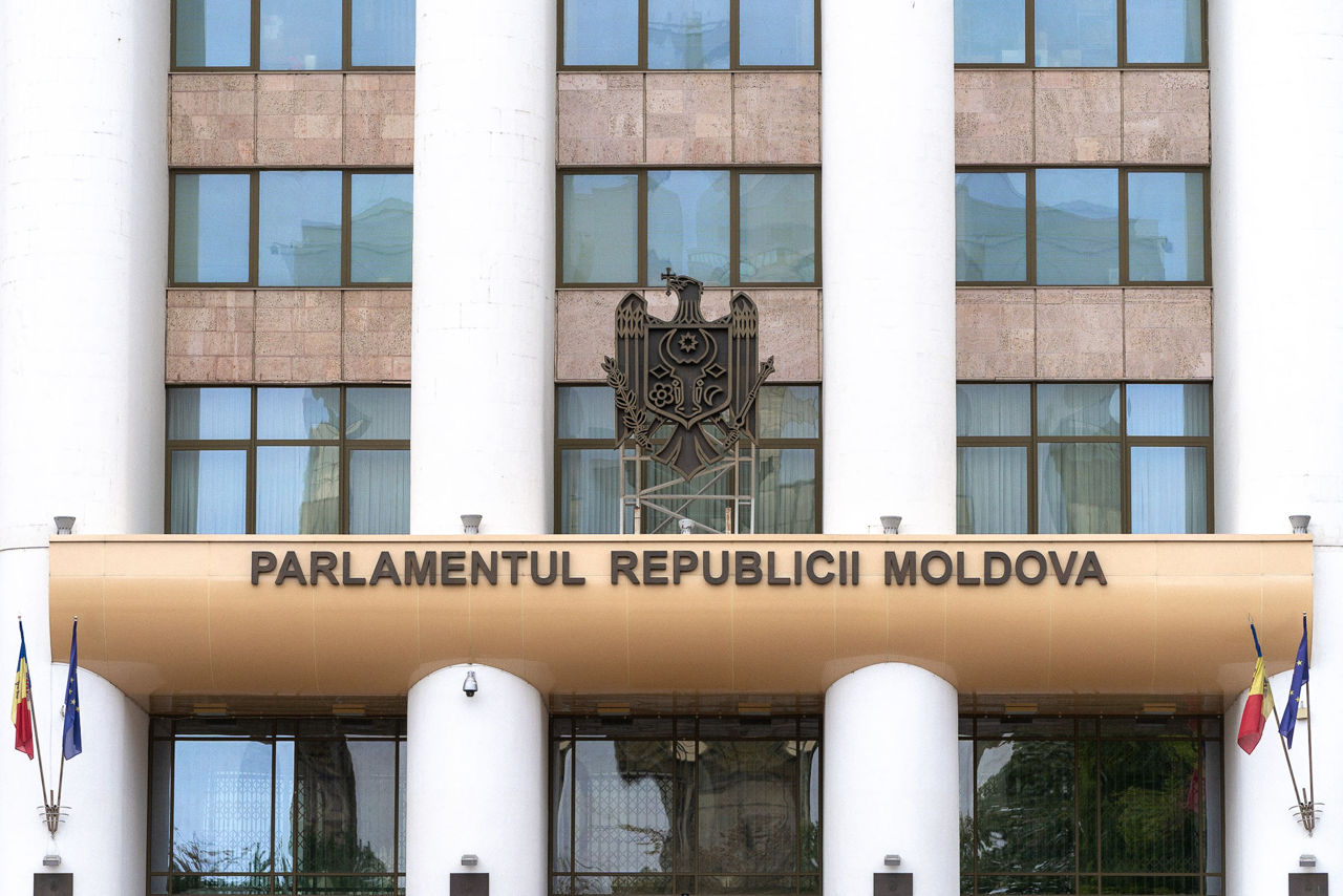 Парламент соберется 10 сентября: в повестке налоги, бюджеты, ЖДМ и регистрация SIM-карт.