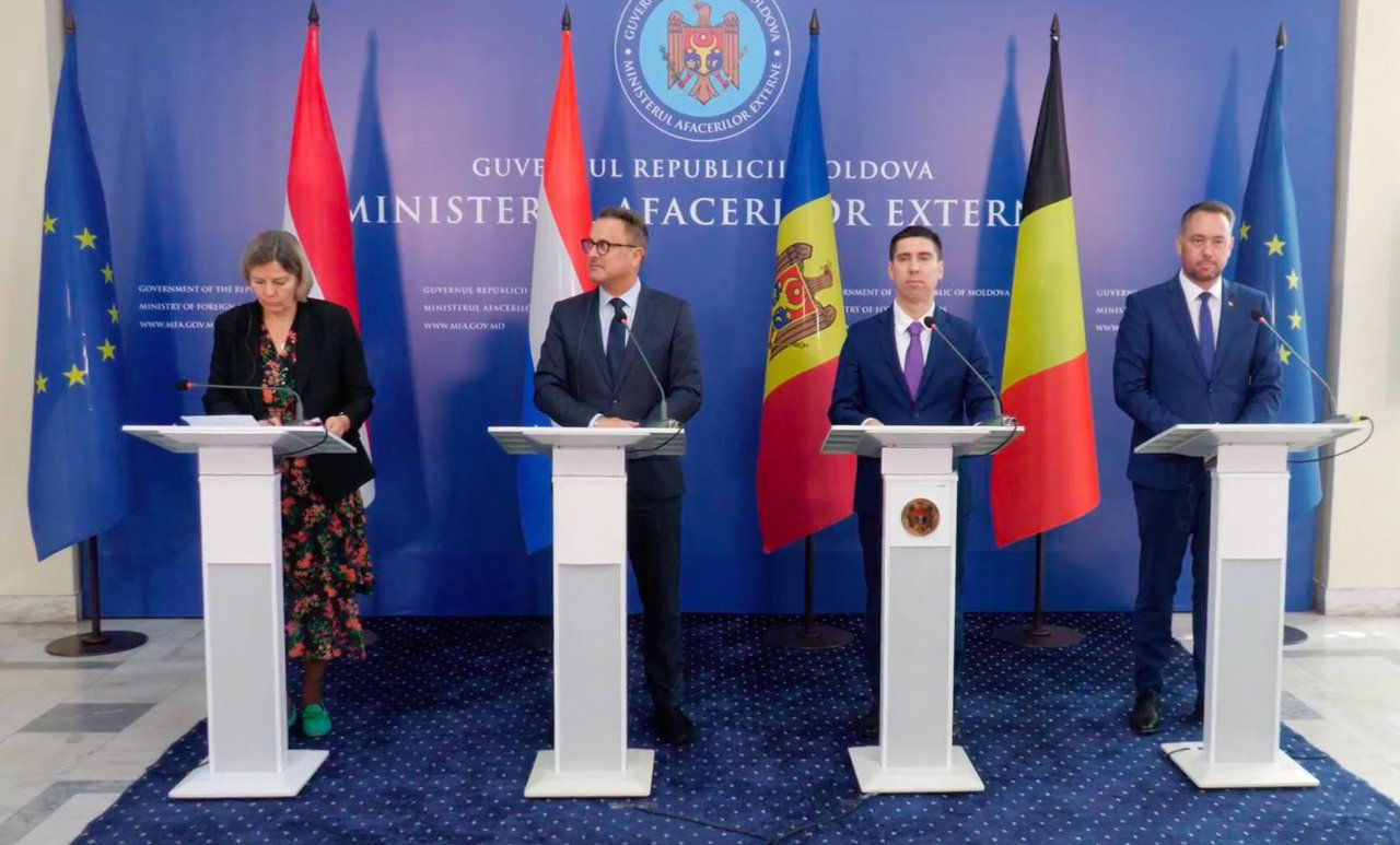 Bakker: Moldova se află în prima linie a războiului hibrid purtat de Rusia împotriva democrației.