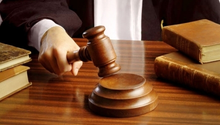 Если вина чиновника будет доказана, ему грозит штраф в размере от 500 до 1500 условных единиц или лишение свободы на срок до 5 лет.