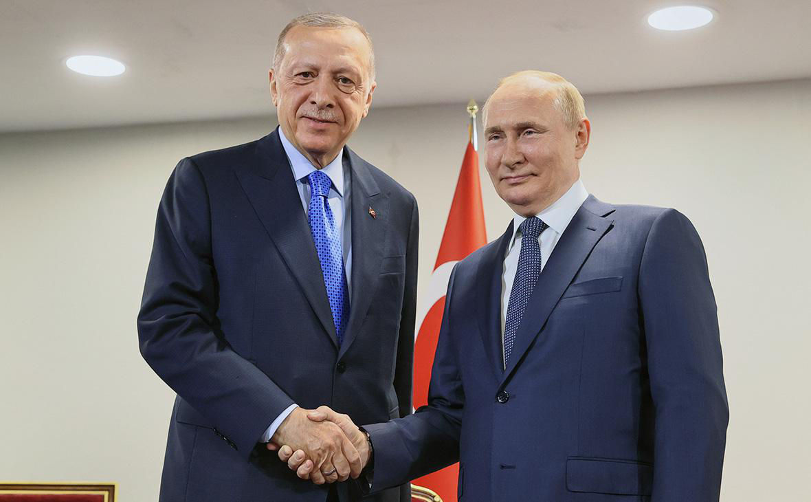 Путин и Эрдоган обсудили по телефону вывоз зерна из украинских портов.